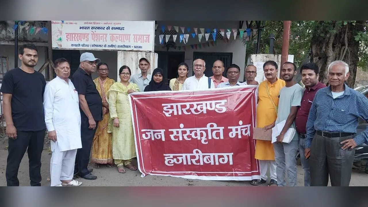 चाचा चोर, भतीजा चोर, नेता चोर, नतीजा घोर…सुनकर खूब लगाये ठहाके