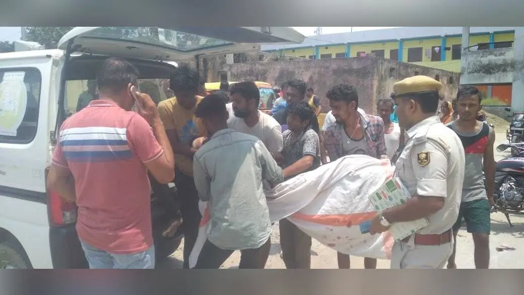 बाइक सवार ने सिटी रिक्शा में मारी ठोकर, चार जख्मी, दो रेफर