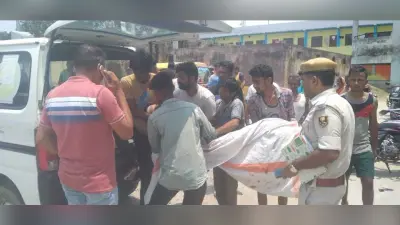 बाइक सवार ने सिटी रिक्शा में मारी ठोकर, चार जख्मी, दो रेफर