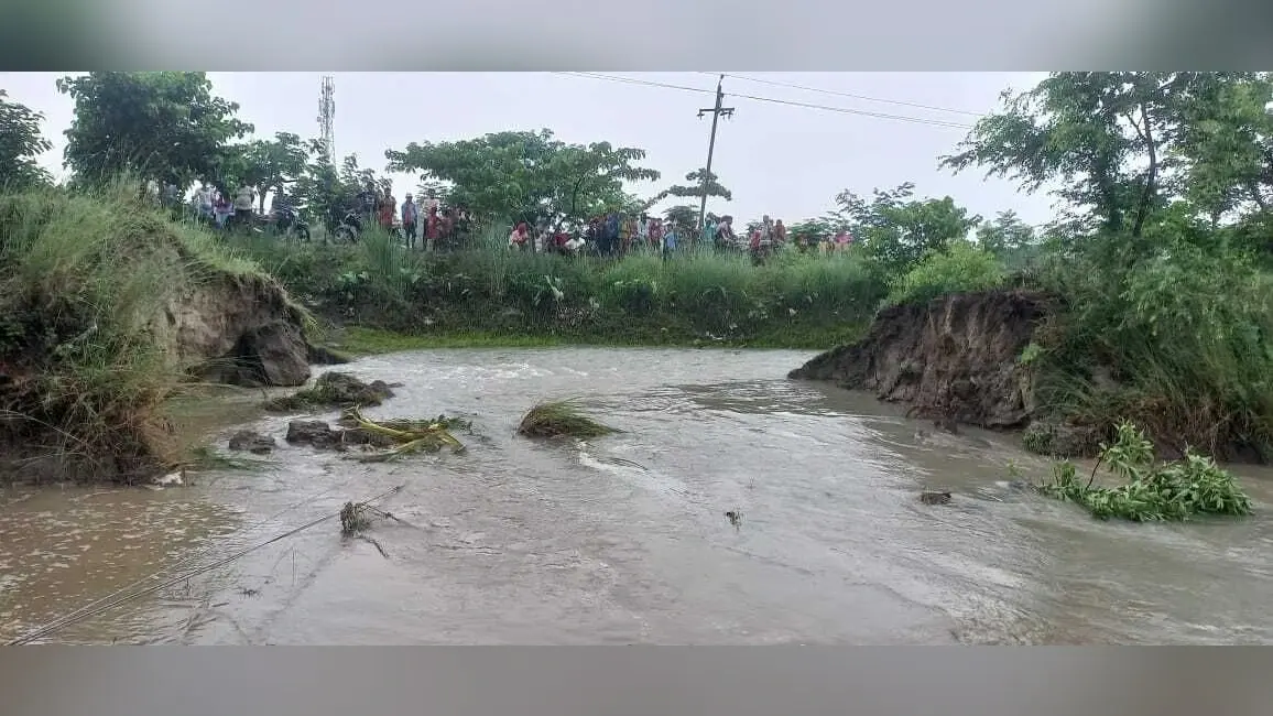 उप वितरणी नहर की टूटी बांध, मची अफरा-तफरी