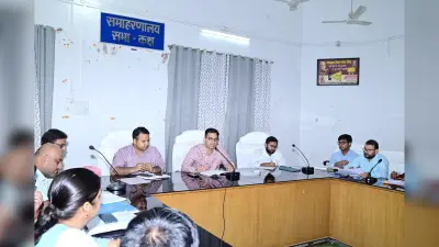 बायोमेट्रिक से हाजिरी बनायें अधिकारी व कर्मी: डीएम