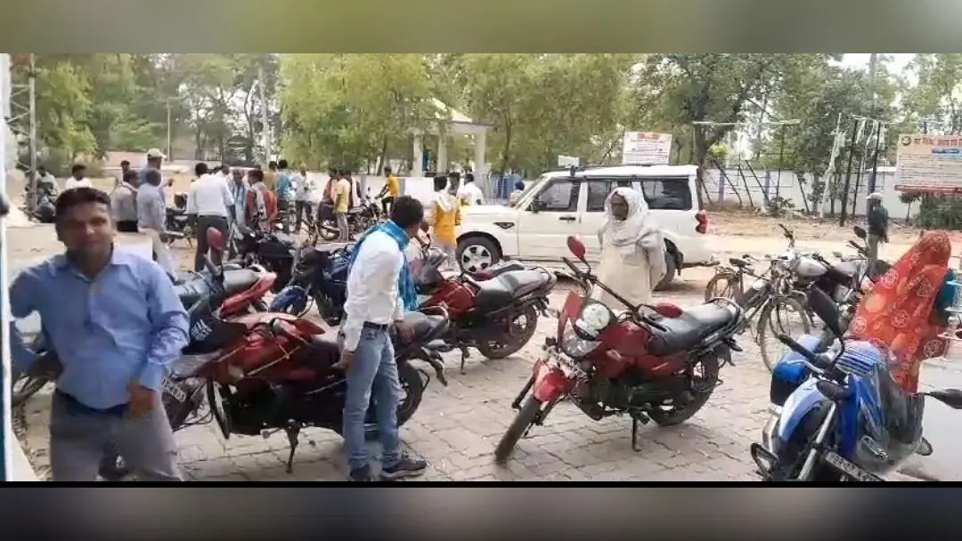 मुखिया पुत्र और पंसस पति के बीच जम कर चले लात-घूंसे