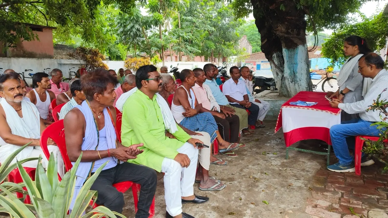 चौपाल में दी गयी कृषि योजनाओं की जानकारी