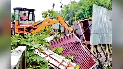 कई दुकानों पर चला बुलडोजर तो कुछ को दी गयी थोड़ी मोहलत