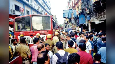 बड़ाबाजार : मेहता बिल्डिंग के एक गोदाम में भीषण आग, 10 दमकल इंजन पहुंचे