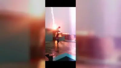 बना रही थी रील और आसमान से गिरा ठनका