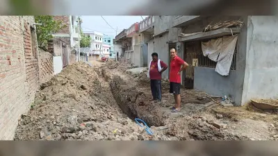 मगध कॉलोनी में नहीं बना नाला, तो लोगों ने उठाया बीड़ा