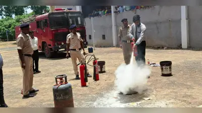 अग्निशमन कर्मियों ने स्कूली बच्चों को सिखाए आग पर काबू पाने के गुर
