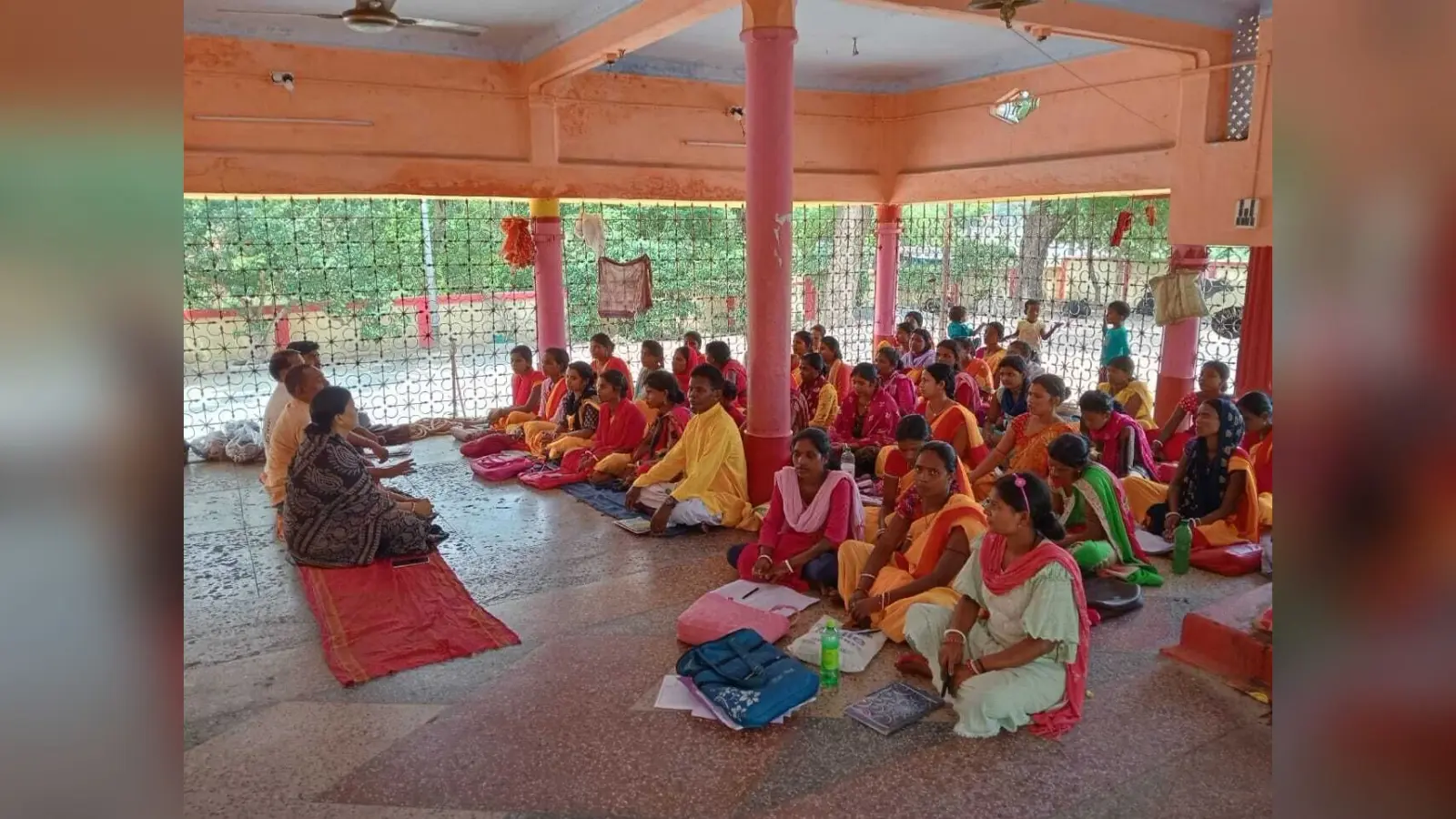 जहां शिक्षा की व्यवस्था नहीं, वहां खोले जायेंगे एकल विद्यालय : अपर्णा