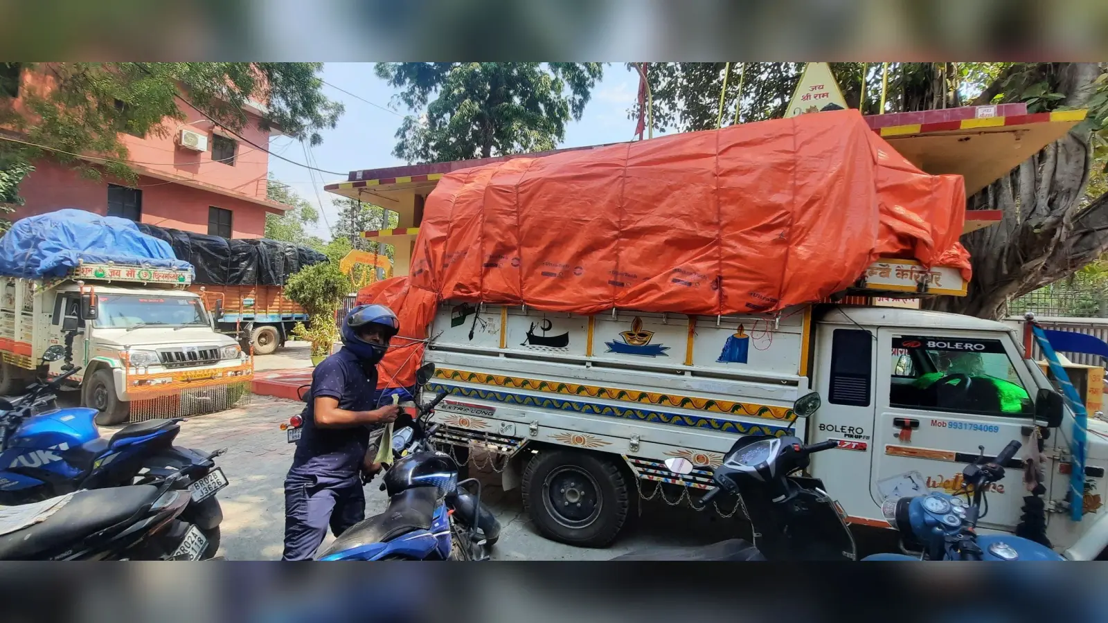 सेल्स टैक्स विभाग ने बिना कागजात सामान लदे 25 वाहन किये जब्त