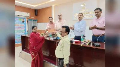 डीडीसी ने लाभुकों के बीच किया ऋण स्वीकृति पत्र का वितरण