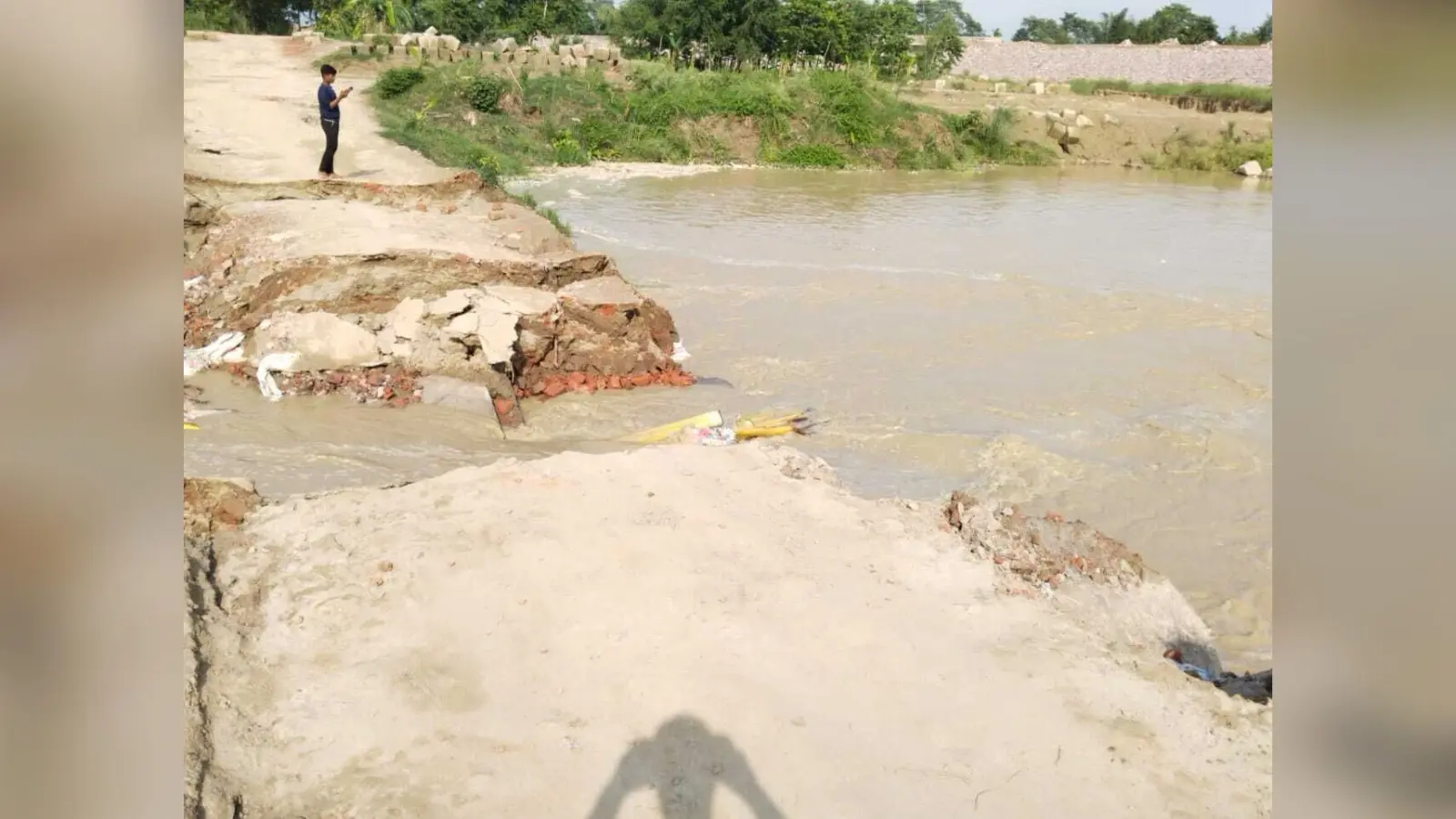 फुलवरिया घाट पर बना डायवर्सन क्षतिग्रस्त