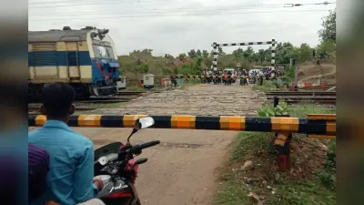 चंद्रपुरा में रेलवे फाटक बंद रहने से परेशानी
