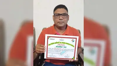 डीसी ने शिक्षक सह कवि डॉ अरुण को किया सम्मानित