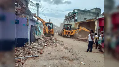 धर्मराज मंदिर जाने वाली सड़क पर चलाया गया अतिक्रमण हटाओ अभियान