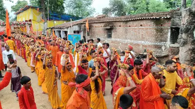 बसरिया गांव में कलश यात्रा के साथ महायज्ञ शुरू