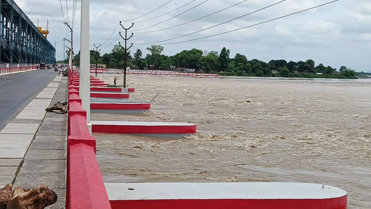 कोसी नदी के जलस्तर में बढ़ोतरी, कोसी बराज के खोले गए 29 फाटक, सुरक्षित हैं सभी स्पर व तटबंध