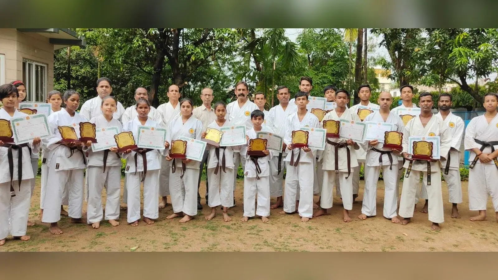 शोतोकान कराटे डो फेडरेशन ऑफ इंडिया के 16 कराटेकारों को ब्लैक बेल्ट