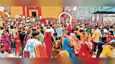 श्रद्धालुओं ने भगवान सूर्य को दिया अर्घ