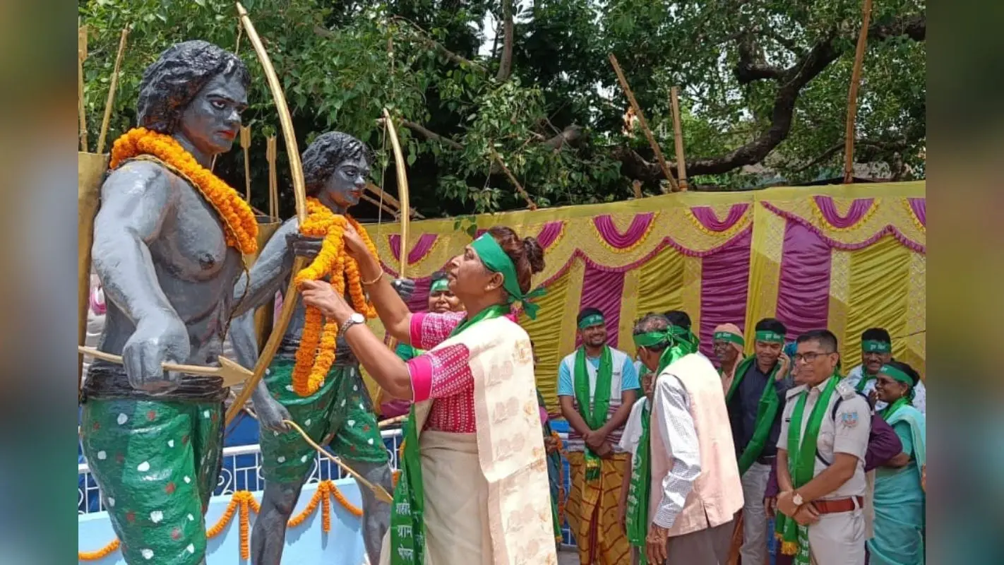 हूल दिवस 2024: दुमका से भोगनाडीह की पदयात्रा पर निकले लोग, 30 जून को संताल हूल के शहीदों को करेंगे नमन