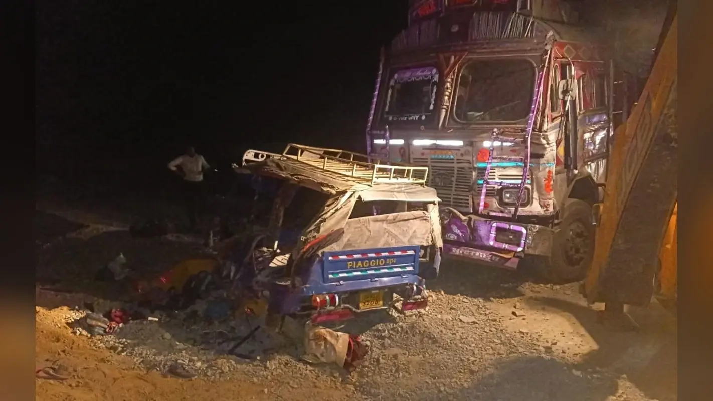 झारखंड : गढ़वा में भीषण सड़क हादसा, गुजरात कमाने जा रहे 5 लोगों की मौत, आधा दर्जन घायल