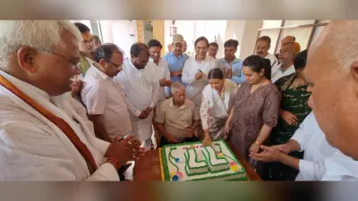 Bihar Lok Sabha Election Result 2024: लालू यादव ने साथियों से डटे रहने की अपील की, कहा- काउंटिंग की गति धीमी