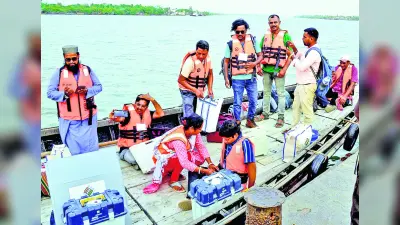 चलो चलें मतदान केंद्र