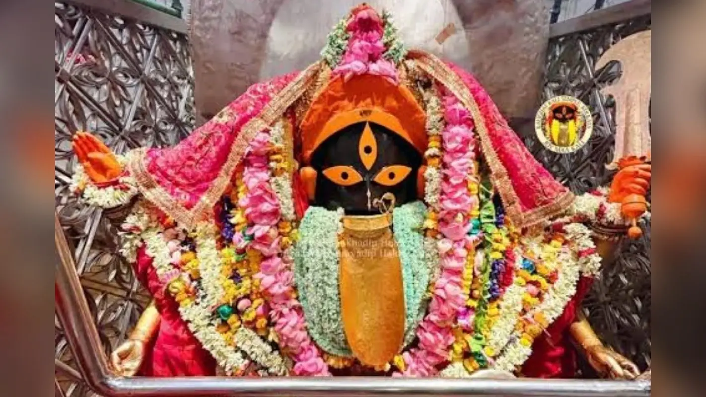 West Bengal Tourism: मां काली के दर्शन मात्र से पूरी होगी मनोकामना, चले आइए 51 शक्तिपीठों में सबसे सिद्ध कालीघाट मंदिर