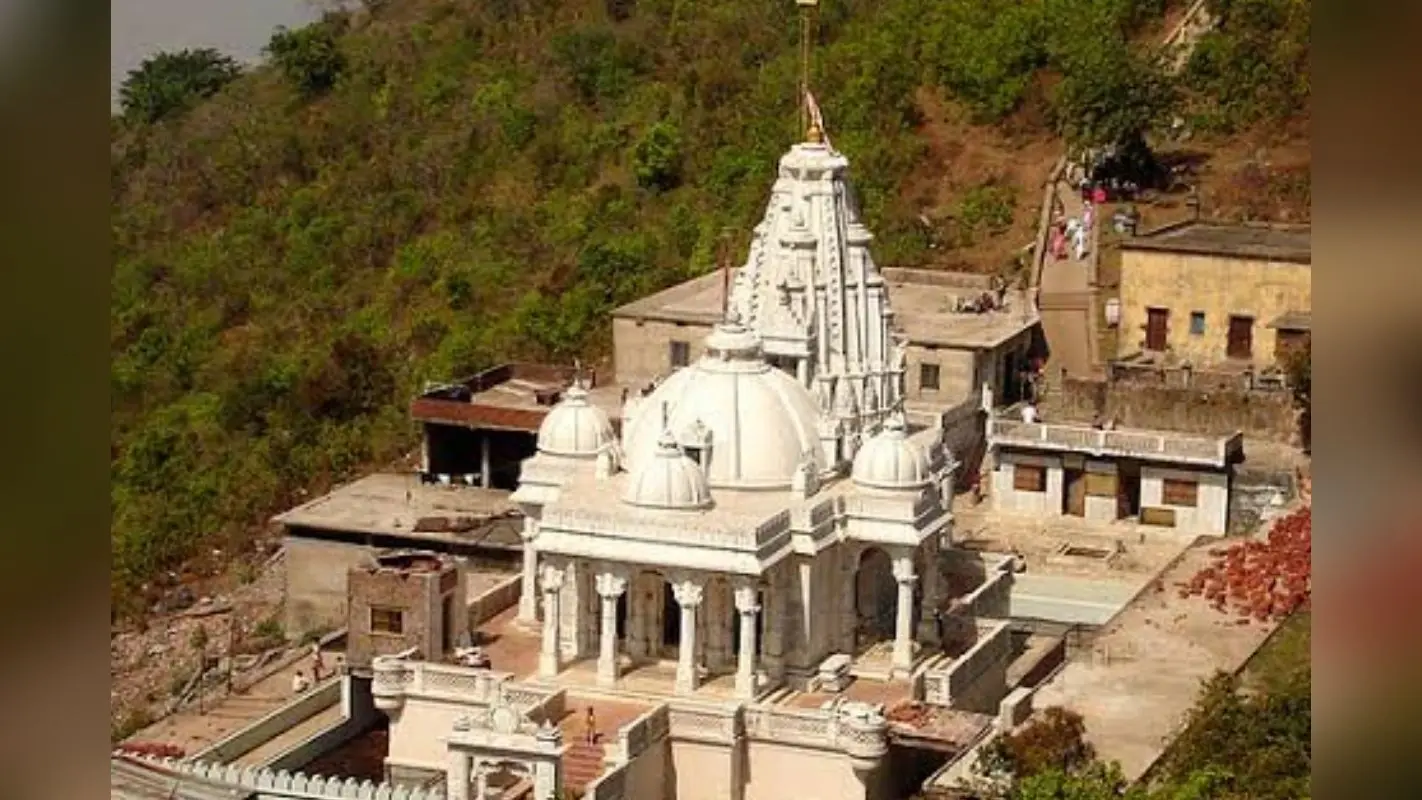 Famous Tourist Destination in Jharkhand: धार्मिक और पर्यटन स्थल के रूप में प्रसिद्ध है पारसनाथ पहाड़