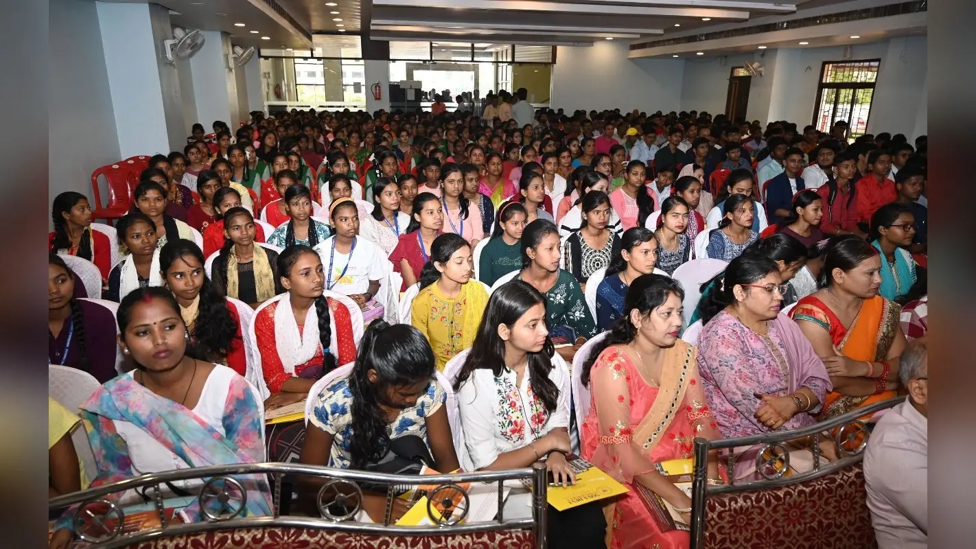 Ghatshila News: घाटशिला अनुमंडल के 700 मेधावी विद्यार्थियों को मिला प्रभात खबर प्रतिभा सम्मान