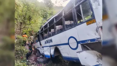 Jammu Kashmir Terrorist Attack: बस घने जंगलों से नीचे आ रही थी, ठीक उसी वक्त चेहरे को ढंके आतंकी ने शुरू की फायरिंग