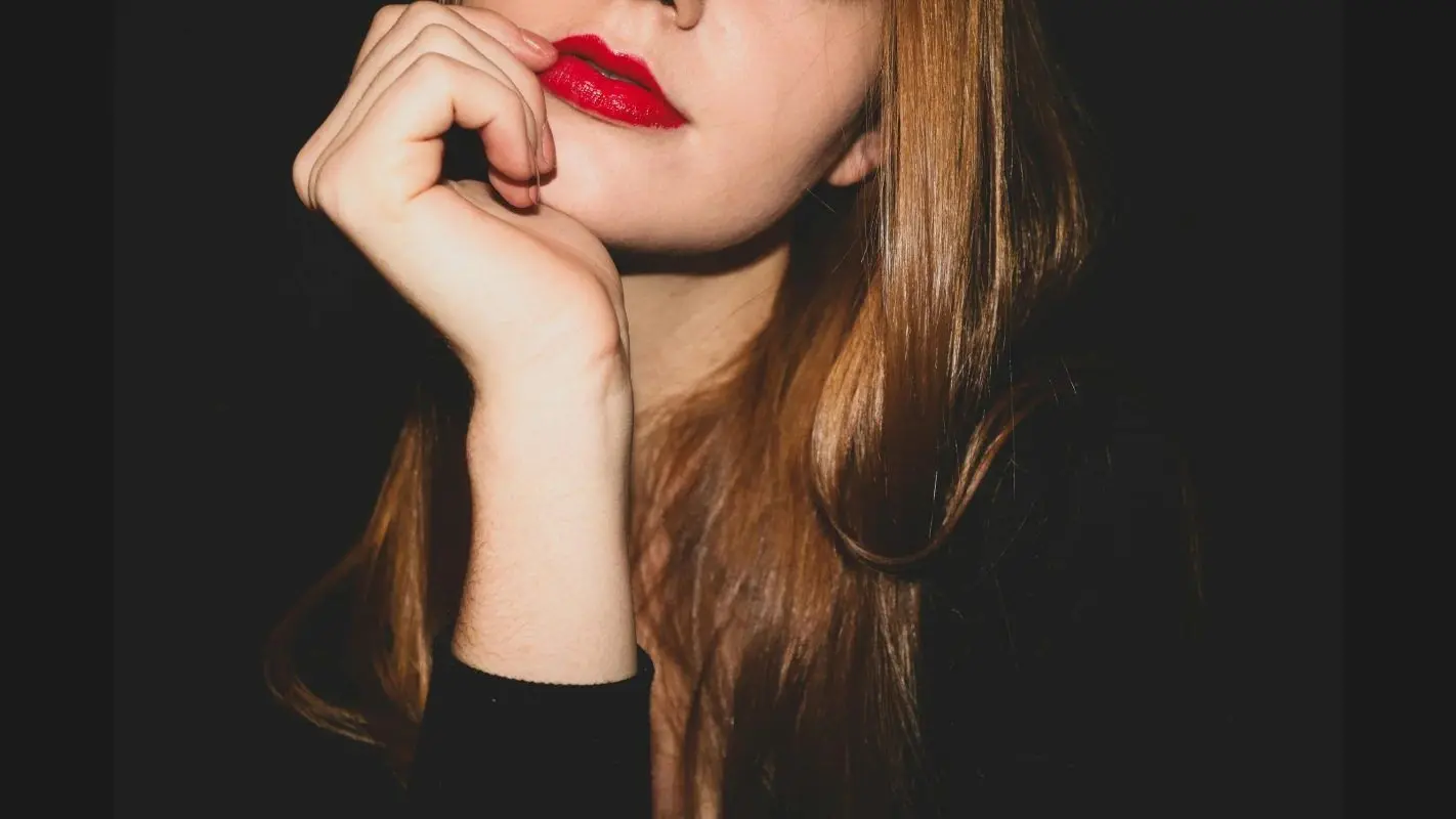 Lipstick Lasting Tips: लिपस्टिक को लंबे समय तक टिकाने के अद्भुत टिप्स और ट्रिक्स