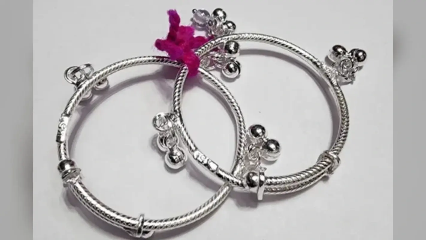Silver Bracelets For Kids: बच्चों को क्यों पहनाते हैं चांदी के कड़े, जानें क्या हैं फायदे