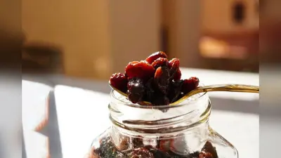 Soaked Raisins: भीगी हुई किशमिश रोजाना खाने से होने वाले 4 फायदे