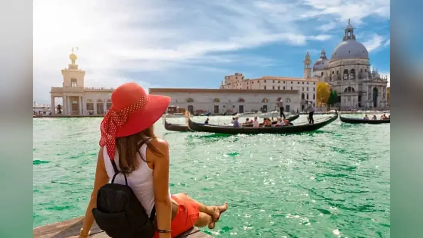 Solo Travelling Tips: अगर आप एक महिला हैं तो सोलो ट्रैवेलिंग करते समय इन बातों का रखें ध्यान