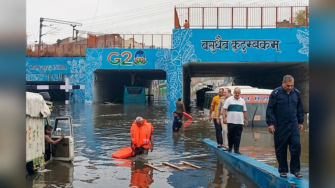 Delhi Heavy Rain: दिल्ली में भारी बारिश, अंडरपास में डूबने से दो बच्चों समेत तीन की मौत, IMD ने जारी किया ऑरेंज अलर्ट