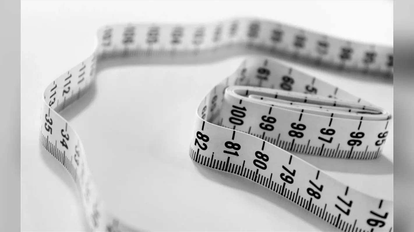Weight Loss Tips: कुछ ही दिनों में पतली हो जाएगी कमर, डेली रूटीन में शामिल करें ये आदतें