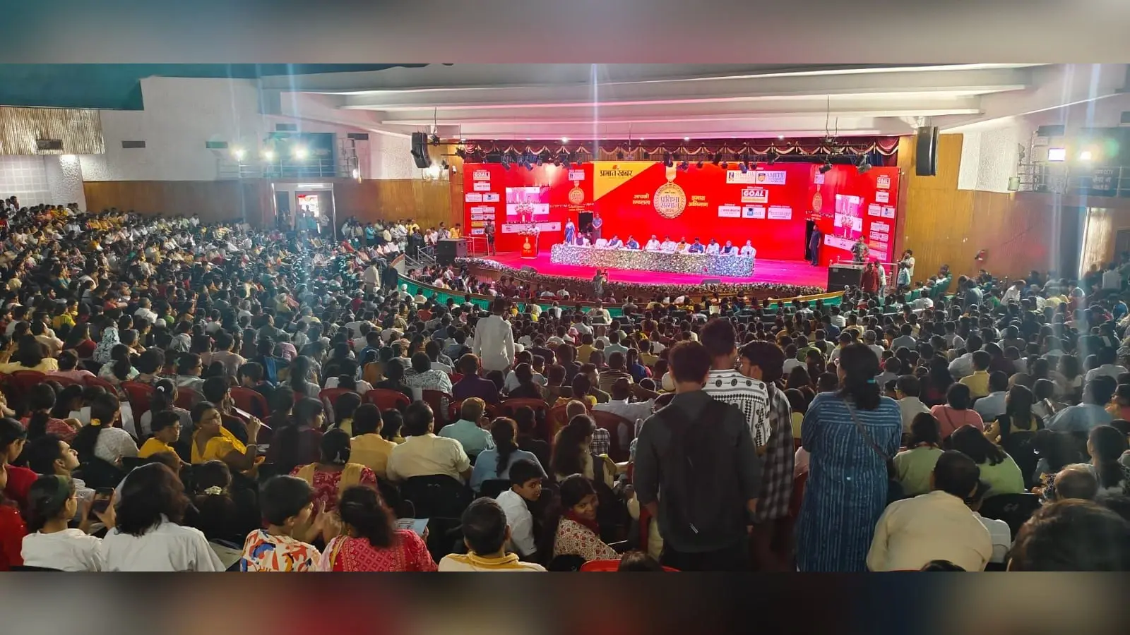 Prabhat Khabar Pratibha Samman: पटना में प्रभात खबर प्रतिभा सम्मान समारोह, टॉपरों को किया गया सम्मानित