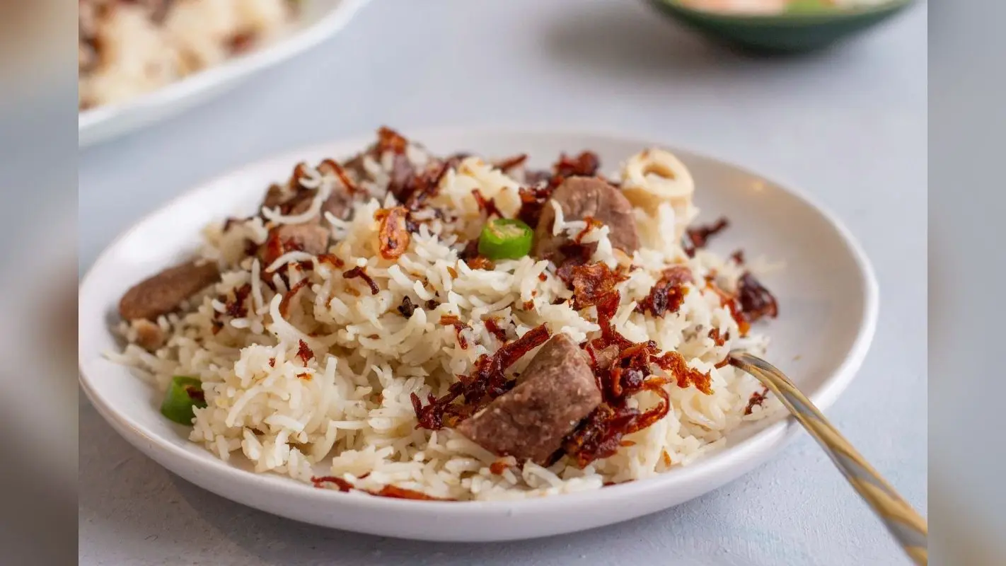 Yakhni Pulao Recipe: इस बकरीद अपने घर पर बनाएं यखनी पुलाव, उंगलियां चाटते रह जाएंगे मेहमान