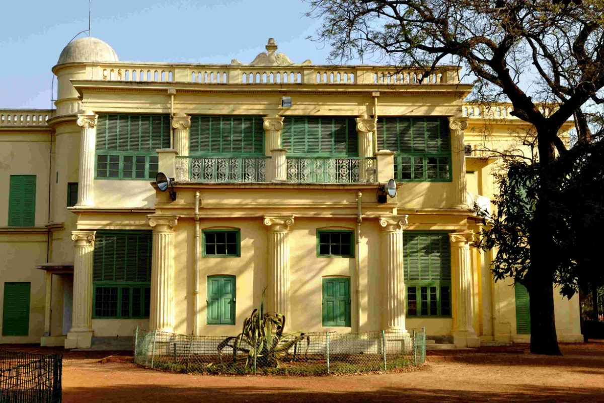 West Bengal Tourism: रवींद्रनाथ टैगोर की विरासत की याद दिलाता शांति निकेतन