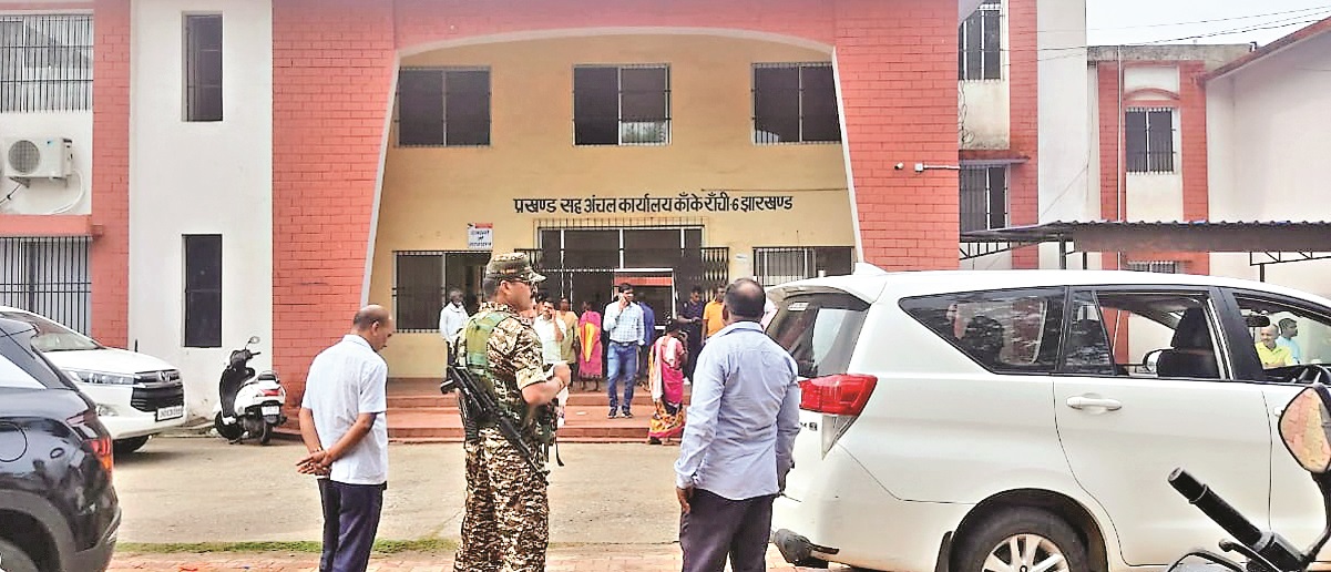 जमीन मामले में कांके CO-CI के पैसे का लेन देन का हिसाब मिला, ED ने जब्त किया मोबाइल