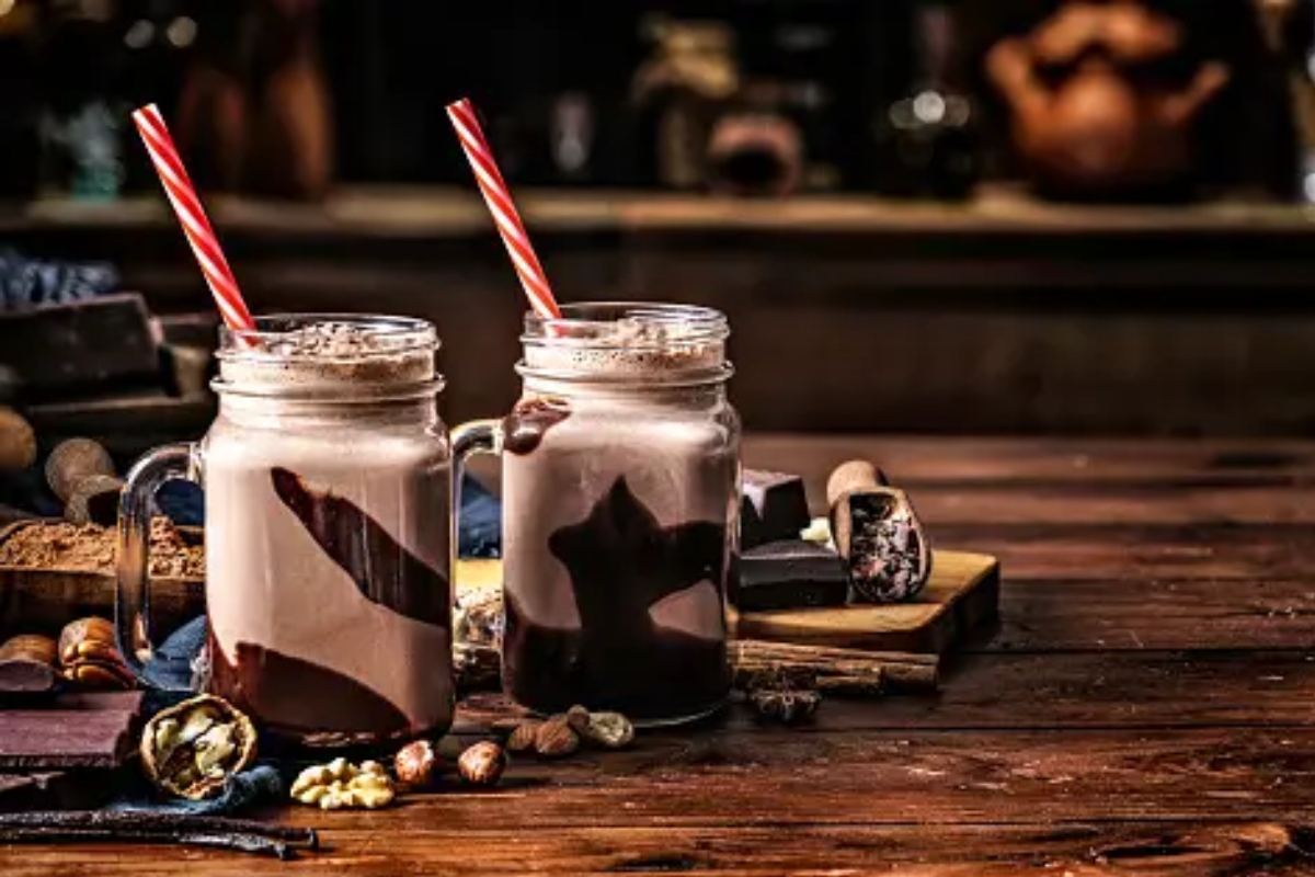 Chocolate Milkshake Recipe: दूध से बनाएं ये खास ड्रिंक, बच्चे रोज करेंगे पीने की जिद्द