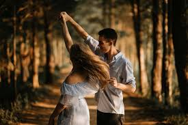 Relationship Tips : एक हेल्थि रिलेशनशिप बनाने के लिए किसे डालने चाहिए जादा एफर्ट्स, लड़के को या लड़की को, जानें