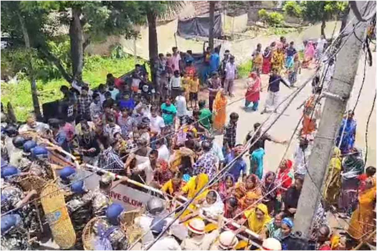 Bengal Crime News : धोलाहाट में पुलिस लॉकअप में युवक की मौत के बाद मचा हंगामा, सड़कों पर उतरी महिलाएं