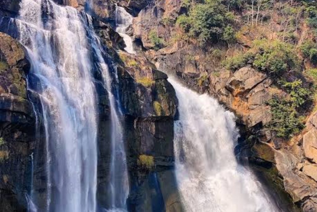 Hundru Waterfall