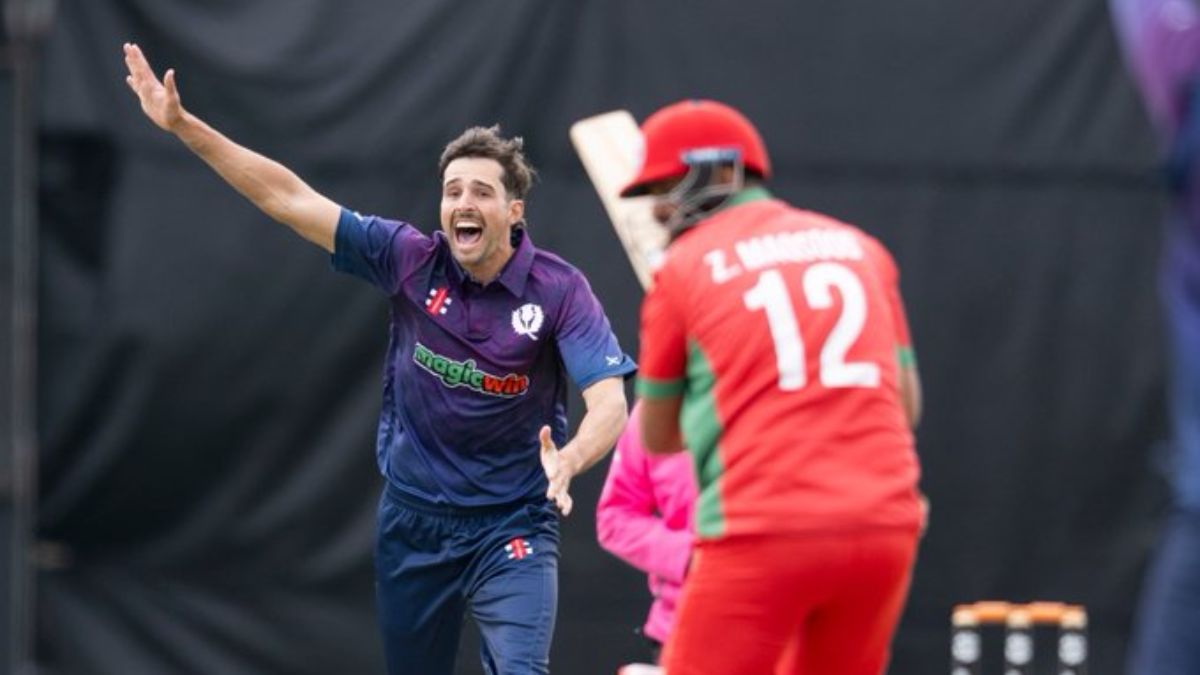 स्कॉटलैंड के Charlie Cassell ने डेब्यू मैच में सात विकेट लेकर तोड़ा ODI रिकॉर्ड, देखें वीडियो