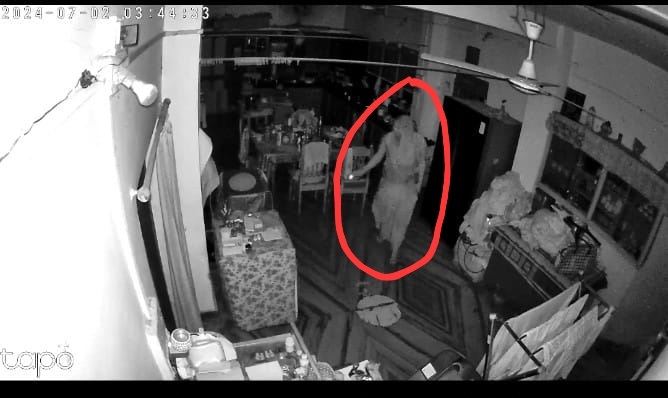 एमएलटी कॉलेज के पूर्व प्राचार्य के घर से तीस लाख से अधिक के गहने व नगदी की हुई चोरी