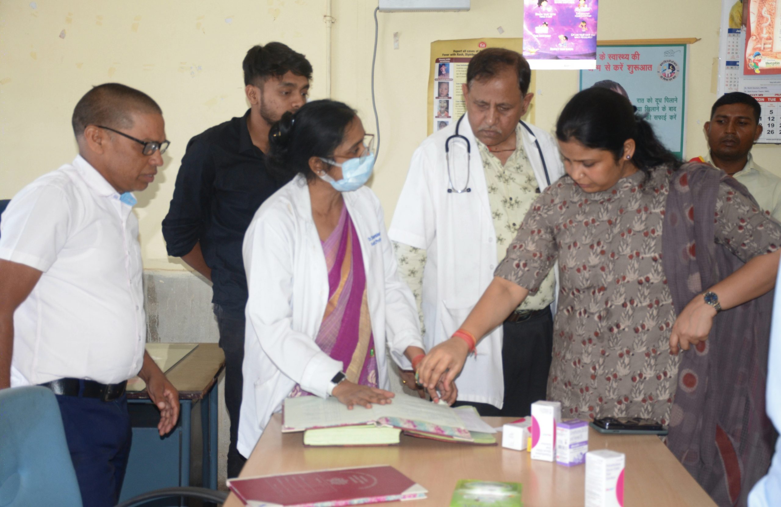 SNMMCH : ओपीडी ड्यूटी से गायब मिले चिकित्सक, सफाई व्यवस्था देख भड़की उपायुक्त
