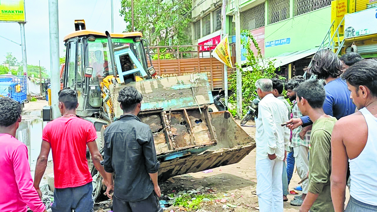 बौलिया मोड़ के पास से हटाया गया अतिक्रमण