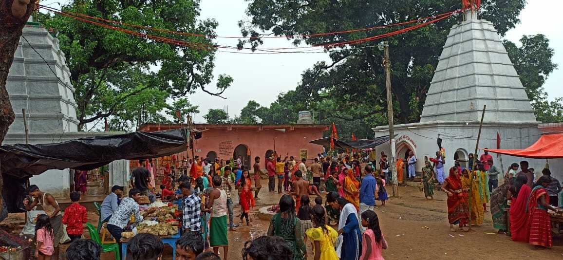 बेलदाहा नाग मंदिर में धूमधाम से हुई वार्षिक पूजनोत्सव